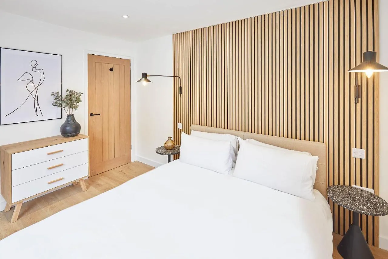 Host & Stay - Golden Lion Apartments Whitby