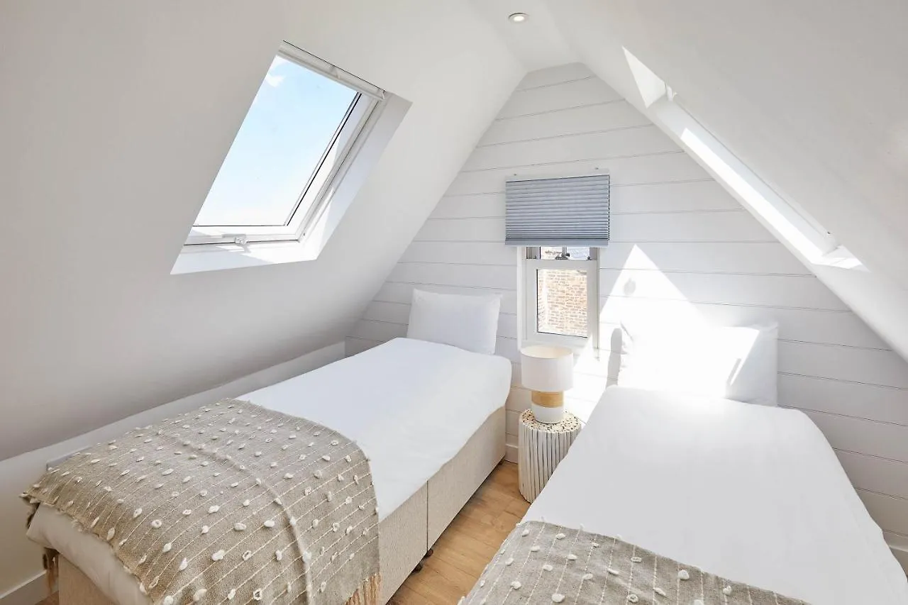 Host & Stay - Golden Lion Apartments Whitby 0*,