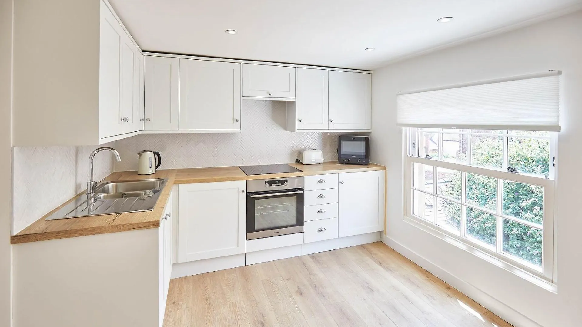 Host & Stay - Golden Lion Apartments Whitby