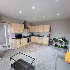  Apartment Lovely & Peaceful 2 Bedroom With En-suite, Leith, United Kingdom