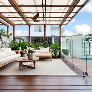  Holiday home Luxury Tri-level Duplex In Mermaid - Coasthm Australia