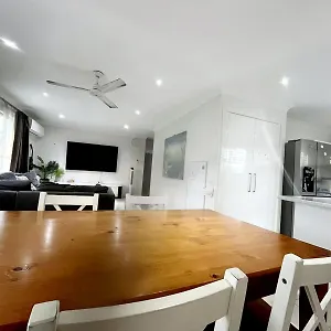  Holiday home 3-bedroom House In Australia